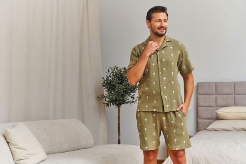 Pánské pyžamo Doctor Nap 7417 mušelín bavlna – olivová košile a šortky