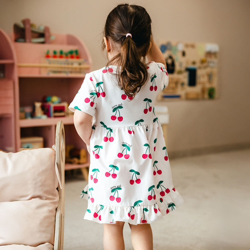 Dívčí šaty ecru s třešněmi Cherry Eevi – měkké, pohodlné, ideální na jaro a léto