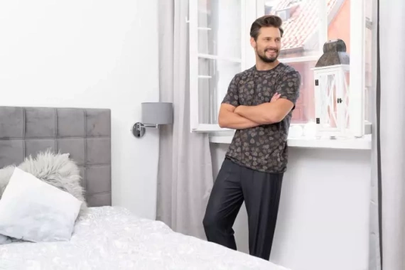 Pinus Pyžamo pánské s krátkým rukávem, dlouhé kalhoty Italská móda - potisk/grafit