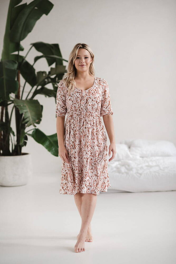 Lovely Dress Midi sukienka ciążowa i do karmienia Milk&Love wzorki na ecru